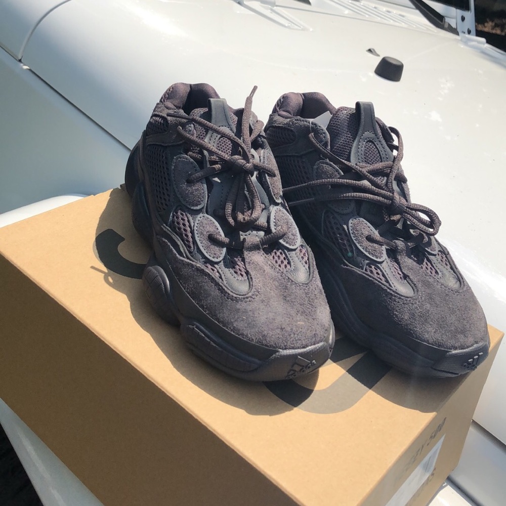 Yeezy 500 in Utility Black BRAND NEW AUTHENTIC